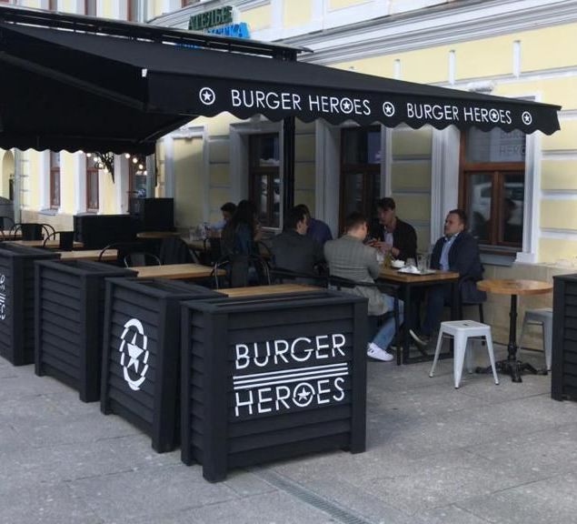 Оформление летней веранды для Бургерной Burger heroes на заказ в Москве