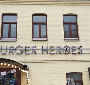 Работа по оформлению очередного ресторана Burger Heroes на Таганке на заказ в Москве
